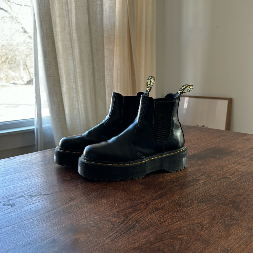 Dr Martens 2976 SMOOTH LEATHER PLATFORM CHELSEA BOOTS size 7